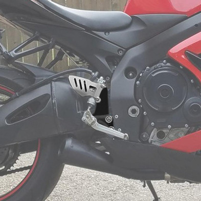 Soporte de Estriberas delanteras para SUZUKI GSXR600 GSXR750 2006-2010